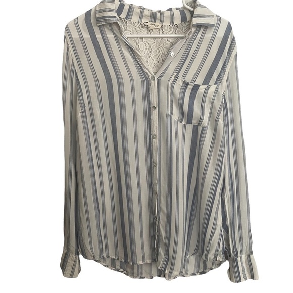 About a Girl White Lace Lightweight LS Button Down - Picture 1 of 6